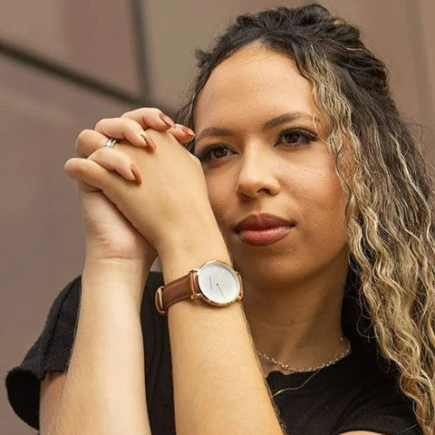 Relógio Feminino Minimalista Básico Redondo em Couro